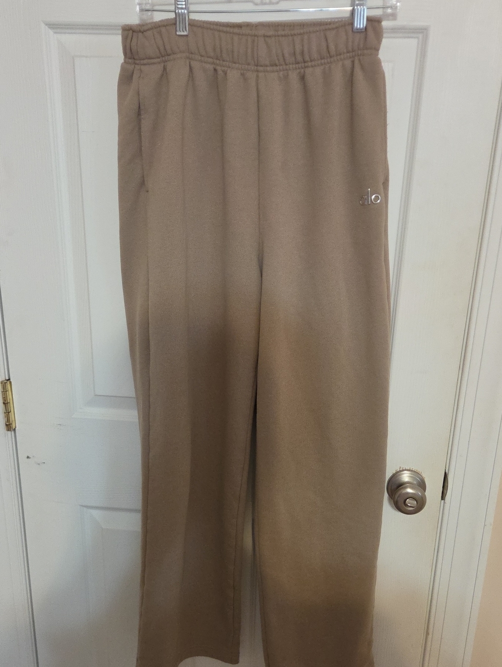 ALO Yoga Wide-Leg Track Pants in Taupe Brown Small